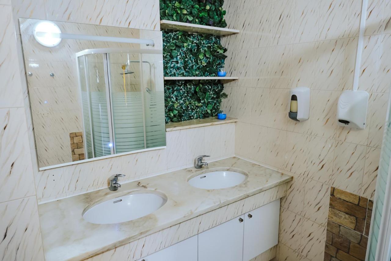 Help Yourself Hostels - Restelo Lisbon Luaran gambar